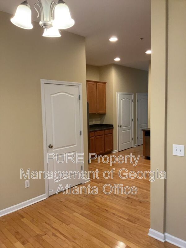 Building Photo - 1555 River Park Blvd