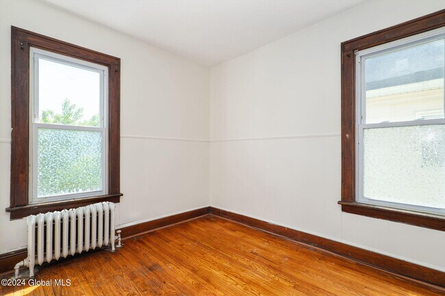 Building Photo - 52 Forest Ave