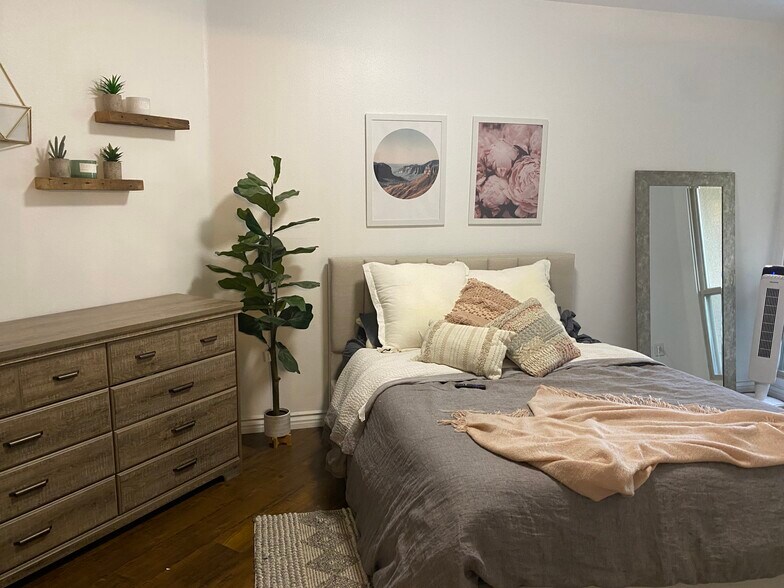 Building Photo - 1501 Front St