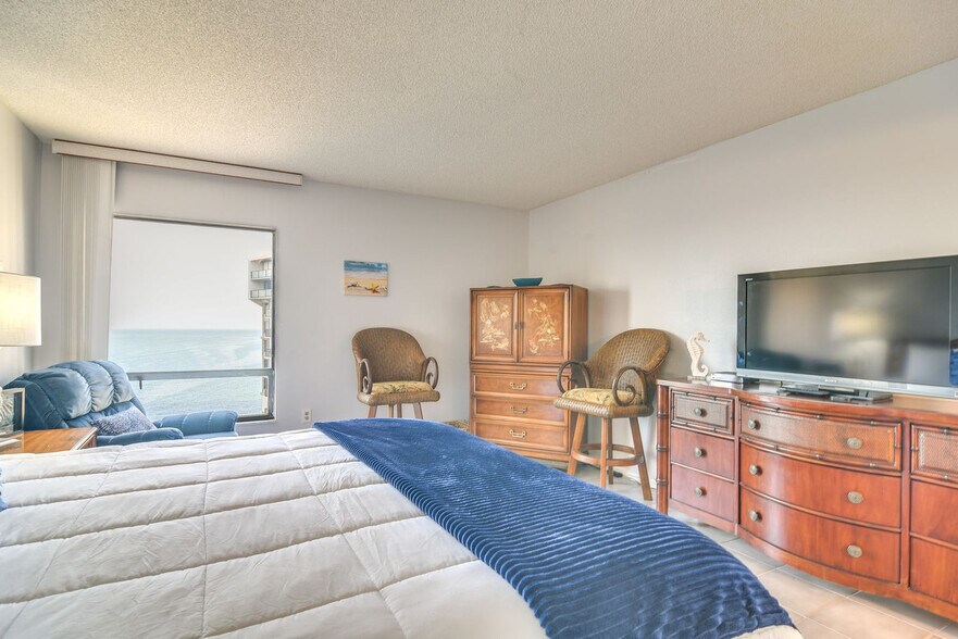 Building Photo - 450 S Gulfview Blvd