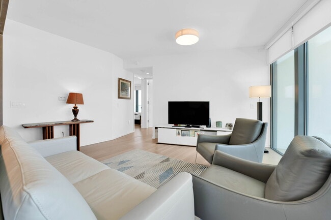 Building Photo - 1000 Auahi St