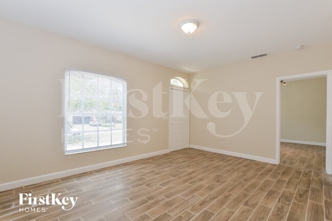 Building Photo - 805 Cheriton St