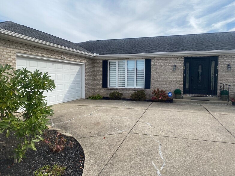 Building Photo - 31 Lakeview Cir