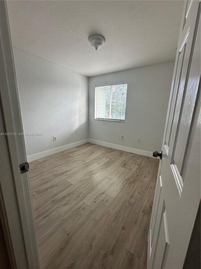 Building Photo - 1481 SE 24th Ct