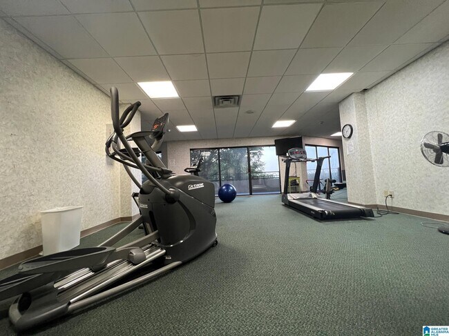 Building Photo - 1120 Beacon Pkwy W