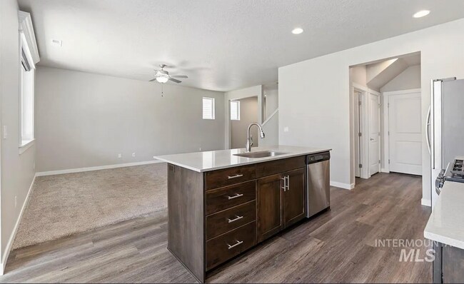 Building Photo - Stunning 4-Bedroom Home with Privacy & Low-Maintenance Living in Verado