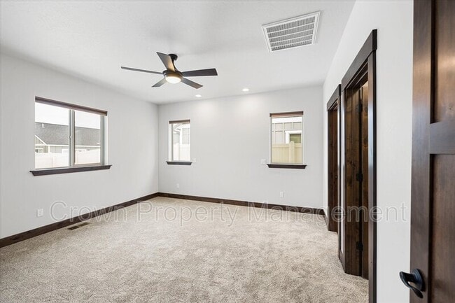 Building Photo - 4046 Snowberry Ave