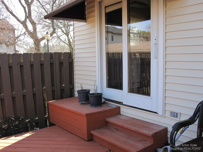 Building Photo - 3238 Alpine Dr