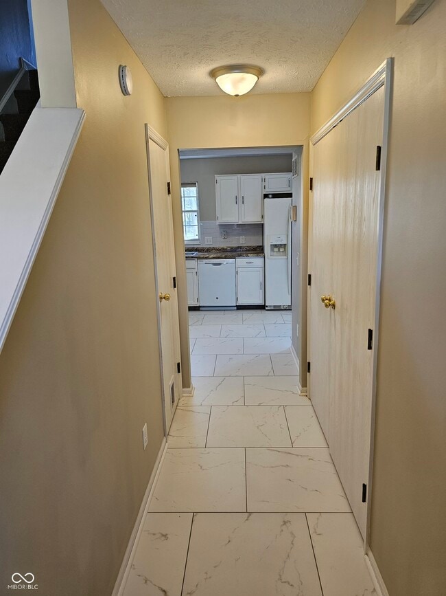 Building Photo - 403 Stillwood Ct