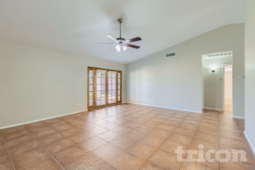 Building Photo - 2601 S 79th Dr