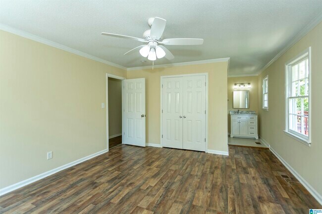 Building Photo - 917 Old Oak Trce
