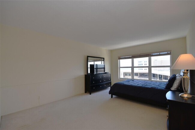 Building Photo - 3850 Galt Ocean Dr