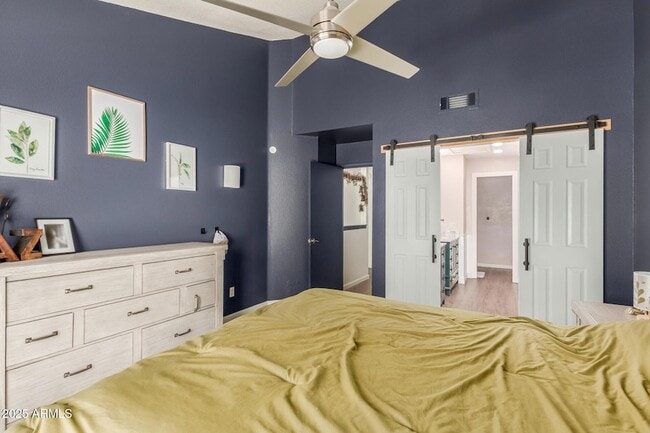 Building Photo - 518 E Kerry Ln