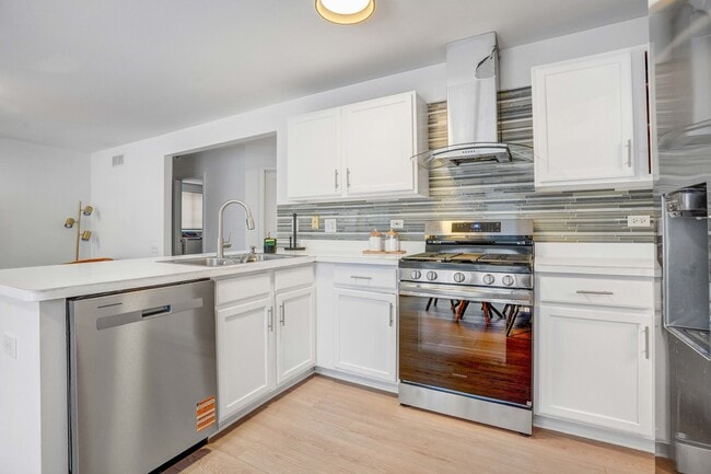 Building Photo - 549 Ivory Ln