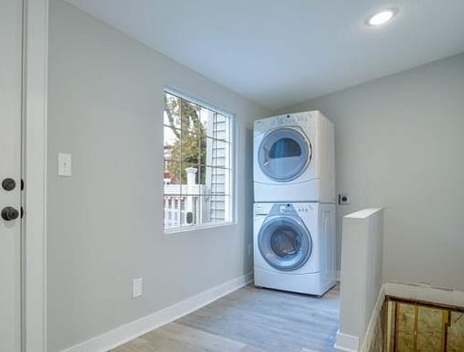 Building Photo - Fully Renovated Beauty in Pendleton Height...