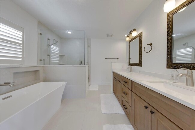 Building Photo - 210 176th Terrace E