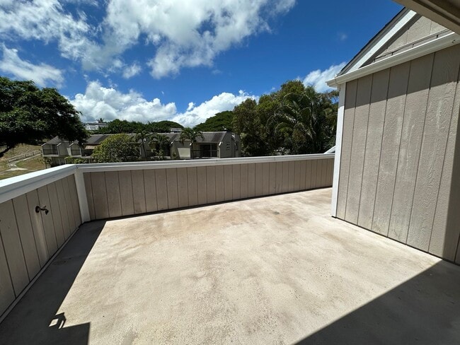 Building Photo - Spacious, Fully Renovated, 3 bedroom 2 bat...