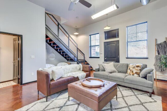 Building Photo - Large furnished Townhome in Norman!