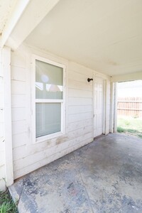 Building Photo - N Denver Ave  Duplex