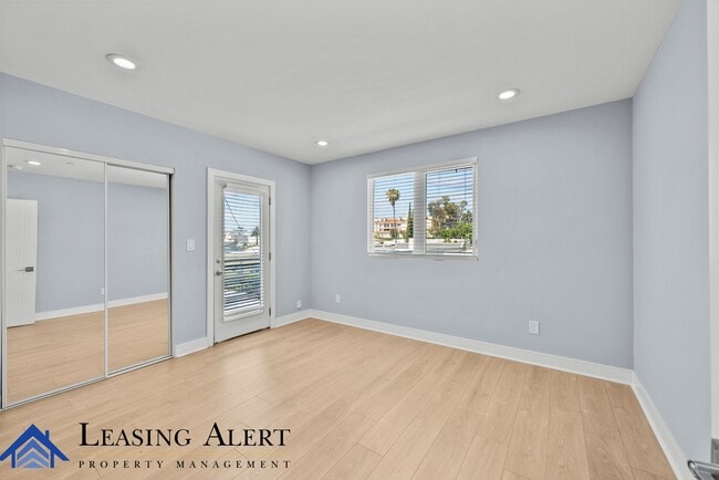 Building Photo - 1959 Vista Del Mar Ave