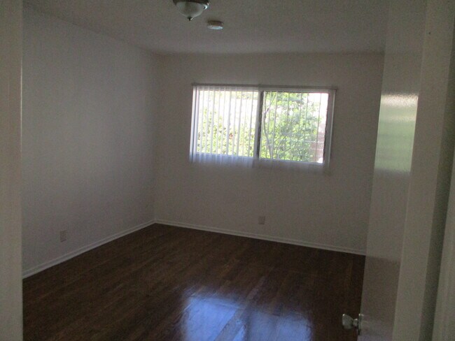 Building Photo - 1435 N Fairfax Ave