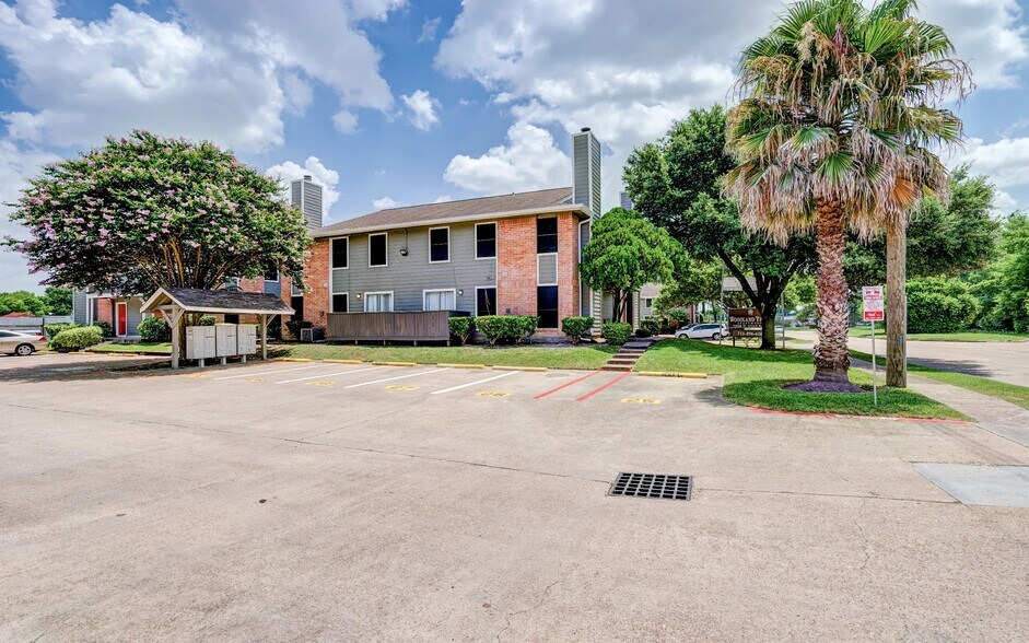 Building Photo - 7058 W Gulf Bank Rd