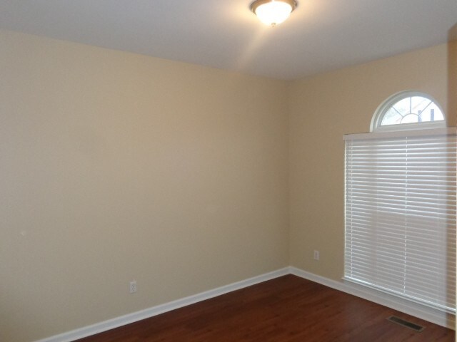 Building Photo - 602 Glenties Dr
