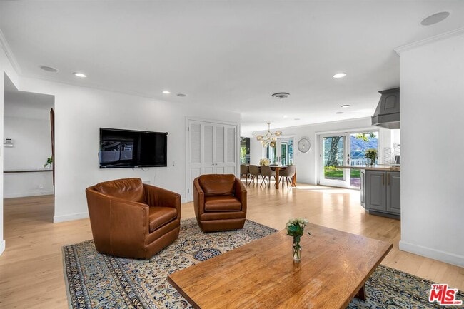 Building Photo - 2324 Banyan Dr