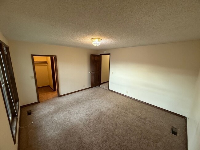 Building Photo - 1150 NW Sunnywood Ct