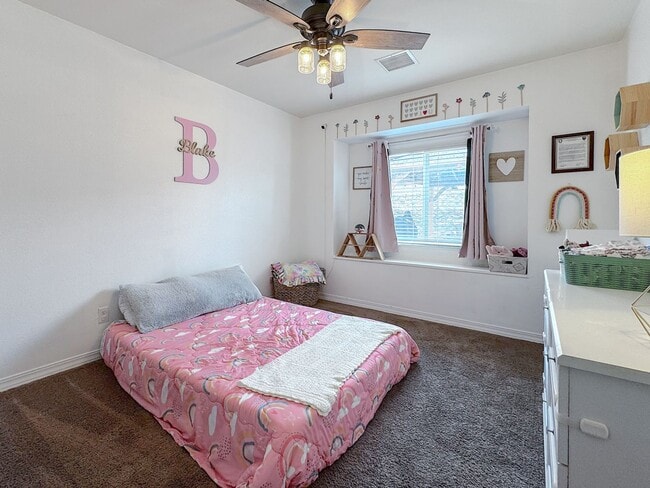 Building Photo - East El Paso 4 bed Refrig A/C Home!