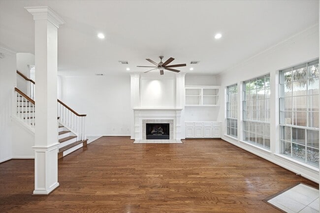 Building Photo - Beautiful Home Near University of St. Thomas