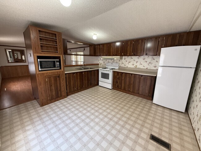 Building Photo - 147 Hiatt Ln