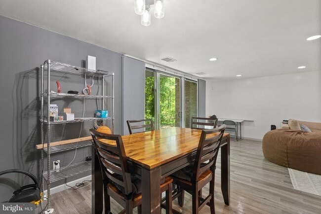 Building Photo - 3352 Huntley Sq Dr