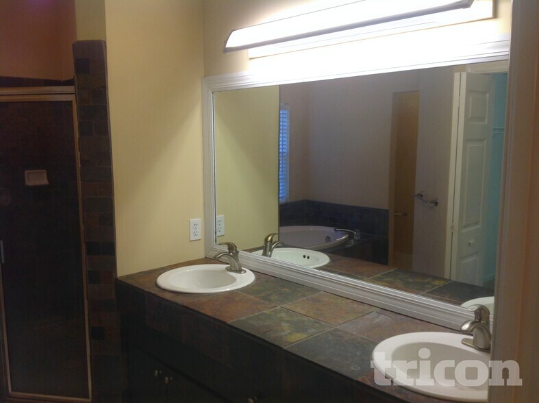 Building Photo - 2212 Misty Ridge Ln