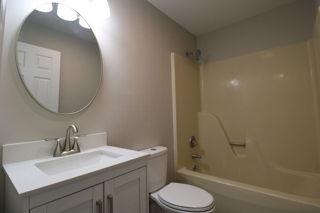 Building Photo - 4007 S Bend Dr