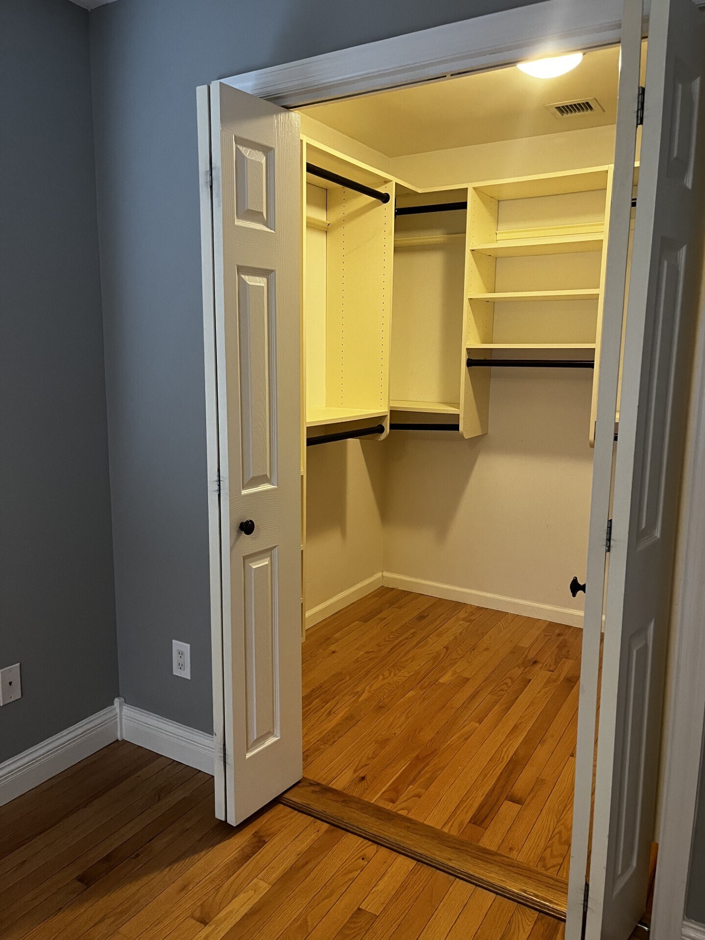 Building Photo - 280 S Boulevard