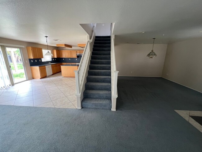 Building Photo - Spacious 3-Bedroom Home with Loft, 3-Car Garage & Large Backyard in Desirable South Loma Linda