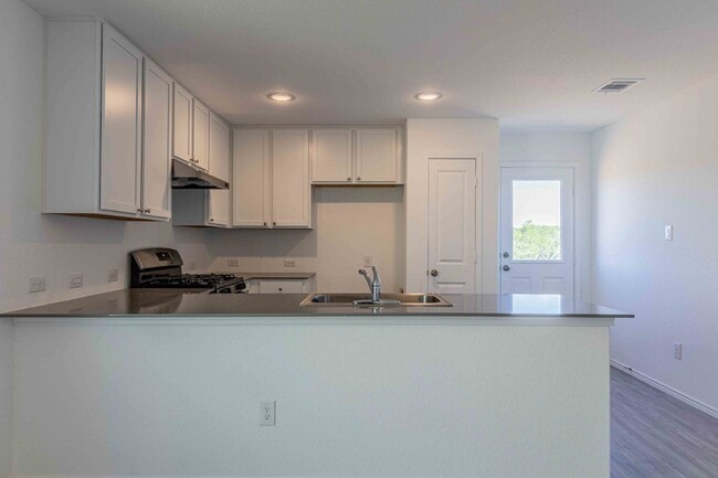 Building Photo - 9143 Coronal Rings