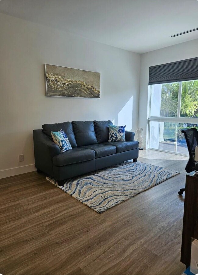 Building Photo - 2275 SE 7th St