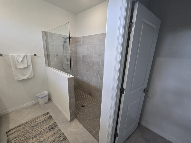 Building Photo - 11399 Pinot Dr