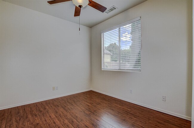 Building Photo - 3 bedroom 2 bathroom home for Rent in StoneRidge!