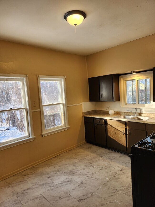 Building Photo - 191 Wilder St