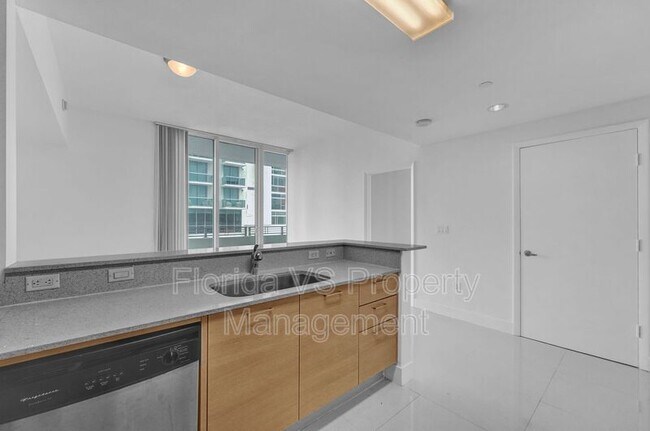 Building Photo - 350 NE 24th St