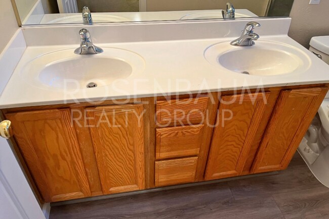 Building Photo - Beautiful 3-bedrooms, 2-baths home nestled...