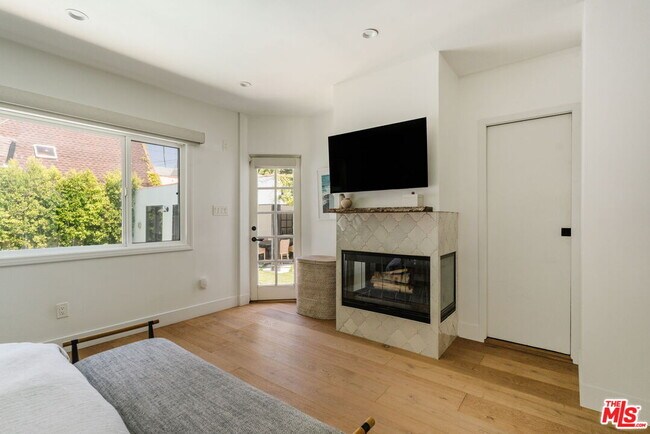 Building Photo - 322 S Citrus Ave