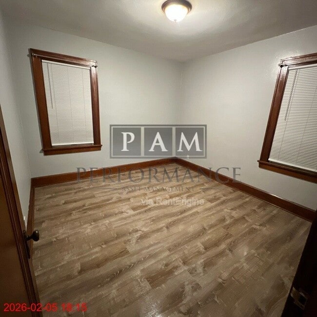 Building Photo - 1909 Thurston Ave