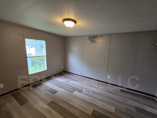 Building Photo - 700 W Ridgeway Ave