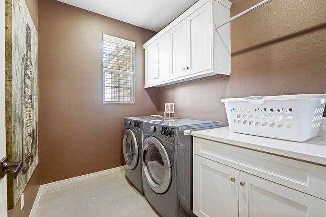 Building Photo - Exceptional Remodeled & Professionally Fur...