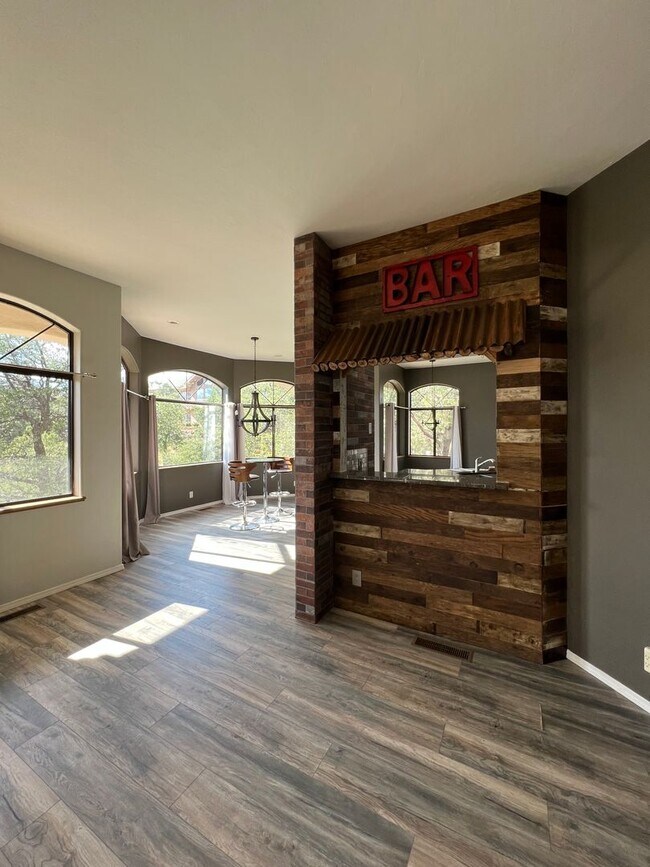 Building Photo - 3 Bedroom 2 Bath Home Overlooking Thumb Butte ~ Forest Trails
