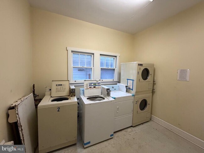 Building Photo - 130 N Broadway